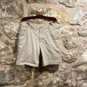 Vineyard Vines khaki breaker shorts